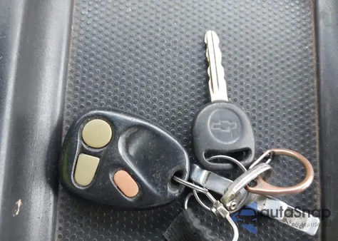 2001 Chevrolet Silverado 1500 Ls z USA, uszkodzony, nr VIN 2GCEC19T911226639